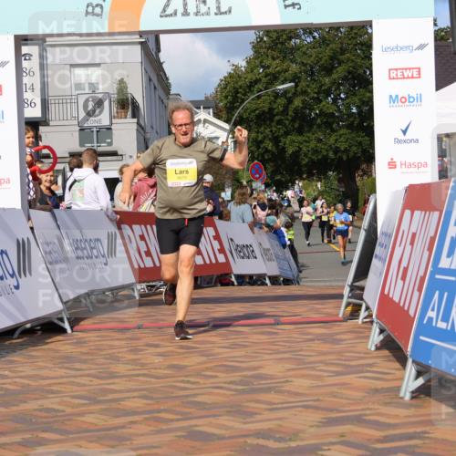 25.08.2024 - 20. Blankeneser Heldenlauf Strokosch-Dieckow http://msf.ph/oto/6836214 25.08.2024 10:28:08 Ziel 6015, 6299, 6318 meine-sportfotos.de