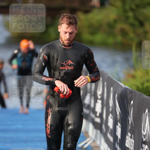 25.08.2024 - Elbe Triathlon Hamburg H.Heesch http://msf.ph/oto/6836236 25.08.2024 08:35:42 Schwimmen 59, 72, 74, 87, 98 meine-sportfotos.de