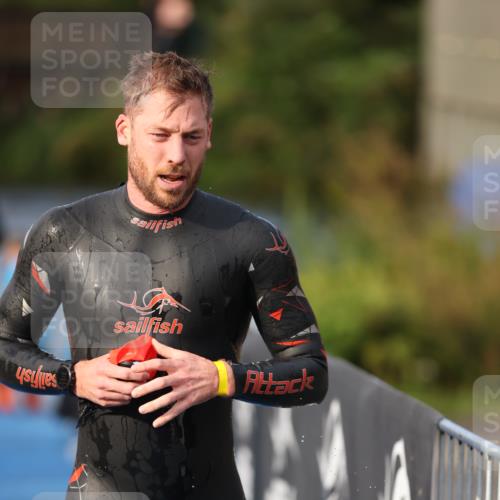 25.08.2024 - Elbe Triathlon Hamburg H.Heesch http://msf.ph/oto/6836276 25.08.2024 08:35:44 Schwimmen 59, 72, 74, 87, 98 meine-sportfotos.de