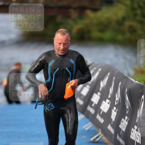 25.08.2024 - Elbe Triathlon Hamburg H.Heesch http://msf.ph/oto/6836319 25.08.2024 08:35:48 Schwimmen 59, 72, 74, 87, 98 meine-sportfotos.de