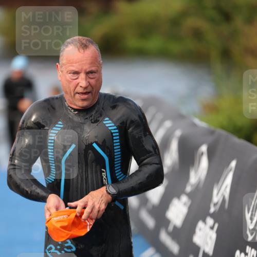 25.08.2024 - Elbe Triathlon Hamburg H.Heesch http://msf.ph/oto/6836363 25.08.2024 08:35:50 Schwimmen 59, 72, 87, 98 meine-sportfotos.de