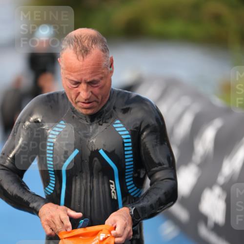 25.08.2024 - Elbe Triathlon Hamburg H.Heesch http://msf.ph/oto/6836403 25.08.2024 08:35:51 Schwimmen 45, 59, 72, 87, 98 meine-sportfotos.de