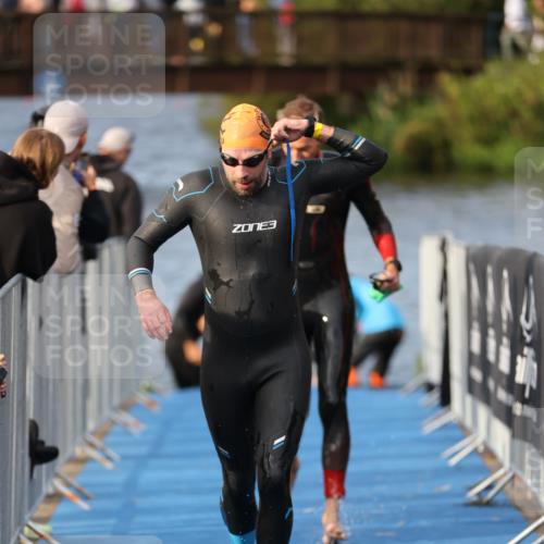 25.08.2024 - Elbe Triathlon Hamburg H.Heesch http://msf.ph/oto/6836515 25.08.2024 08:36:07 Schwimmen 43, 45, 46, 54, 72, 88, 98 meine-sportfotos.de