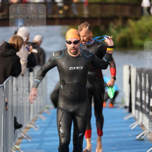 25.08.2024 - Elbe Triathlon Hamburg H.Heesch http://msf.ph/oto/6836536 25.08.2024 08:36:07 Schwimmen 43, 45, 46, 54, 72, 88, 98 meine-sportfotos.de