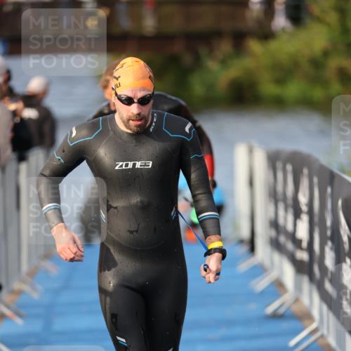 25.08.2024 - Elbe Triathlon Hamburg H.Heesch http://msf.ph/oto/6836577 25.08.2024 08:36:08 Schwimmen 43, 45, 46, 54, 72, 88, 98 meine-sportfotos.de