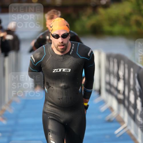 25.08.2024 - Elbe Triathlon Hamburg H.Heesch http://msf.ph/oto/6836625 25.08.2024 08:36:09 Schwimmen 43, 45, 46, 54, 72, 88, 98 meine-sportfotos.de