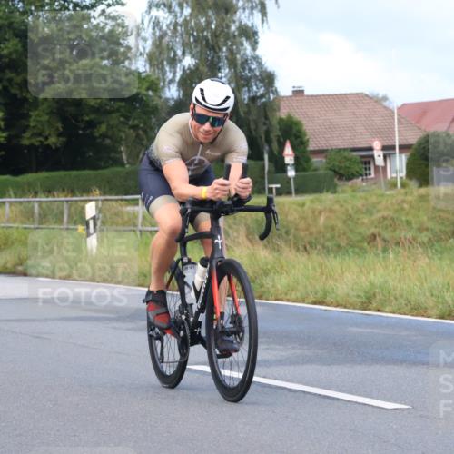 25.08.2024 - Elbe Triathlon Hamburg Fuchs,  Jonas http://msf.ph/oto/6836632 25.08.2024 08:45:30 Radfahren 98 meine-sportfotos.de