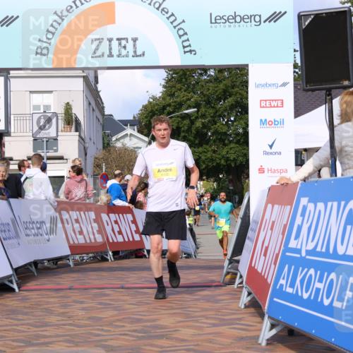 25.08.2024 - 20. Blankeneser Heldenlauf Strokosch-Dieckow http://msf.ph/oto/6836638 25.08.2024 10:28:26 Ziel 6102, 6107, 6220 meine-sportfotos.de