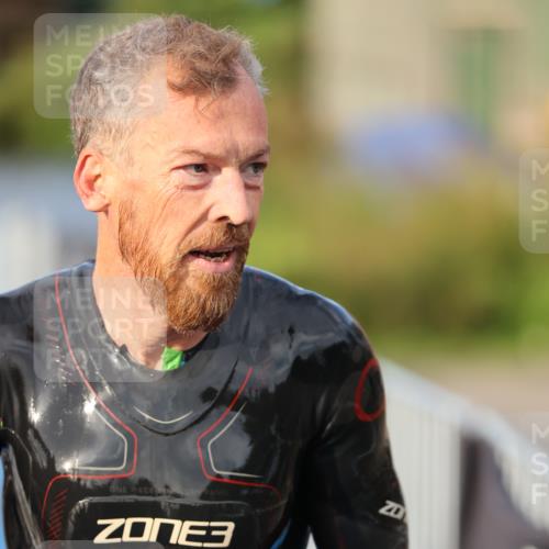 25.08.2024 - Elbe Triathlon Hamburg H.Heesch http://msf.ph/oto/6836687 25.08.2024 08:36:11 Schwimmen 43, 45, 46, 54, 72, 88, 98 meine-sportfotos.de