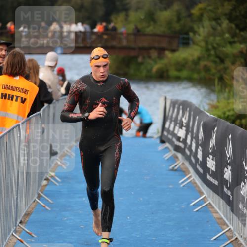 25.08.2024 - Elbe Triathlon Hamburg H.Heesch http://msf.ph/oto/6836981 25.08.2024 08:36:41 Schwimmen 44, 90 meine-sportfotos.de
