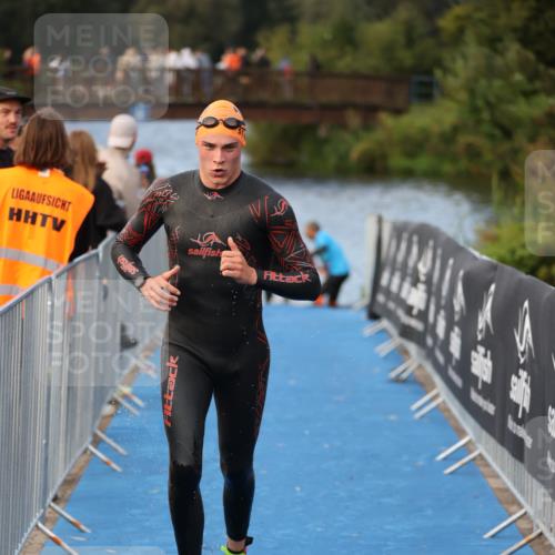 25.08.2024 - Elbe Triathlon Hamburg H.Heesch http://msf.ph/oto/6837004 25.08.2024 08:36:41 Schwimmen 44, 90 meine-sportfotos.de