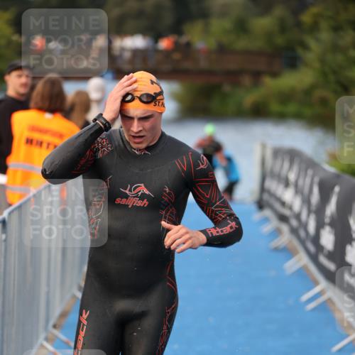 25.08.2024 - Elbe Triathlon Hamburg H.Heesch http://msf.ph/oto/6837036 25.08.2024 08:36:42 Schwimmen 44, 90 meine-sportfotos.de