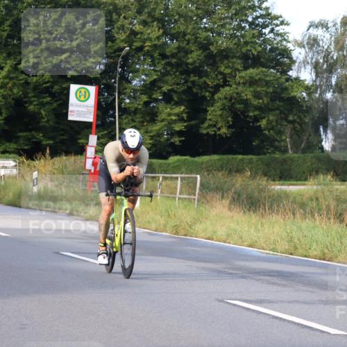 25.08.2024 - Elbe Triathlon Hamburg Fuchs,  Jonas http://msf.ph/oto/6837134 25.08.2024 08:48:23 Radfahren 101 meine-sportfotos.de