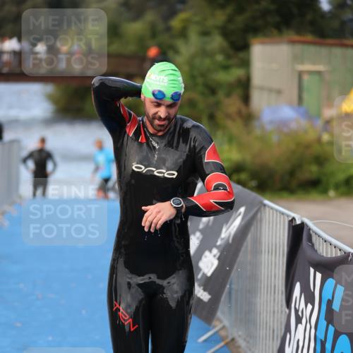 25.08.2024 - Elbe Triathlon Hamburg H.Heesch http://msf.ph/oto/6837153 25.08.2024 08:36:51 Schwimmen 44 meine-sportfotos.de