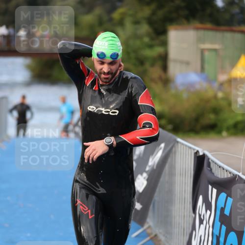 25.08.2024 - Elbe Triathlon Hamburg H.Heesch http://msf.ph/oto/6837165 25.08.2024 08:36:51 Schwimmen 44 meine-sportfotos.de