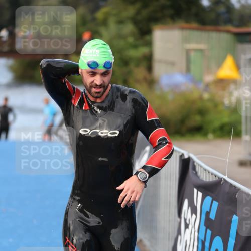 25.08.2024 - Elbe Triathlon Hamburg H.Heesch http://msf.ph/oto/6837181 25.08.2024 08:36:52 Schwimmen 44 meine-sportfotos.de