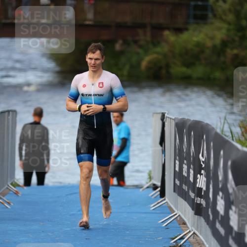 25.08.2024 - Elbe Triathlon Hamburg H.Heesch http://msf.ph/oto/6837224 25.08.2024 08:37:19 Schwimmen 67 meine-sportfotos.de
