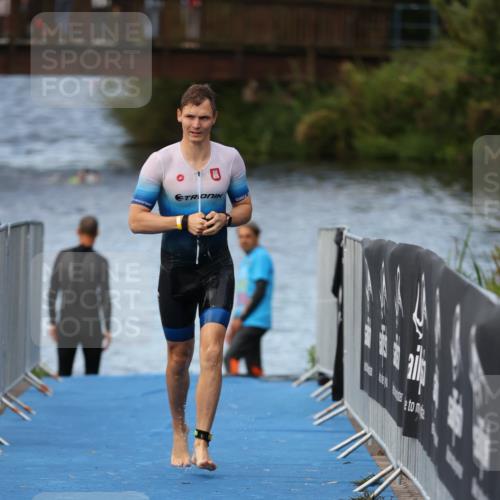 25.08.2024 - Elbe Triathlon Hamburg H.Heesch http://msf.ph/oto/6837249 25.08.2024 08:37:19 Schwimmen 67 meine-sportfotos.de