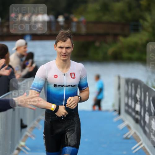 25.08.2024 - Elbe Triathlon Hamburg H.Heesch http://msf.ph/oto/6837287 25.08.2024 08:37:21 Schwimmen 67 meine-sportfotos.de