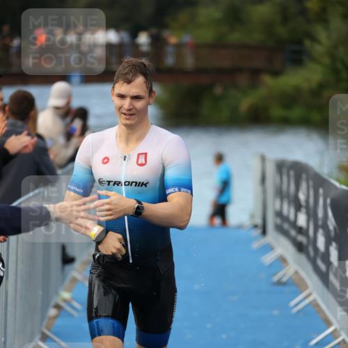 25.08.2024 - Elbe Triathlon Hamburg H.Heesch http://msf.ph/oto/6837311 25.08.2024 08:37:22 Schwimmen 67 meine-sportfotos.de