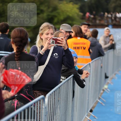 25.08.2024 - Elbe Triathlon Hamburg H.Heesch http://msf.ph/oto/6837344 25.08.2024 08:37:23 Schwimmen 67 meine-sportfotos.de
