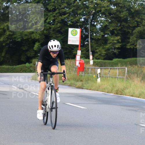 25.08.2024 - Elbe Triathlon Hamburg Fuchs,  Jonas http://msf.ph/oto/6837435 25.08.2024 08:50:17 Radfahren 109 meine-sportfotos.de