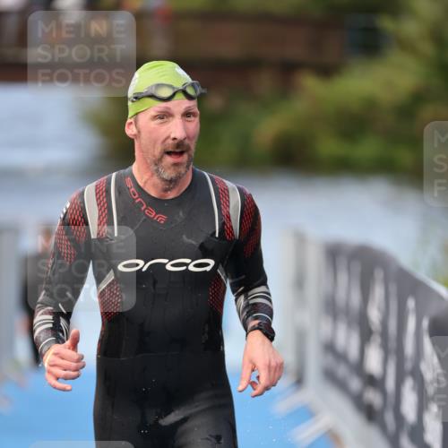 25.08.2024 - Elbe Triathlon Hamburg H.Heesch http://msf.ph/oto/6837513 25.08.2024 08:38:17 Schwimmen 53 meine-sportfotos.de
