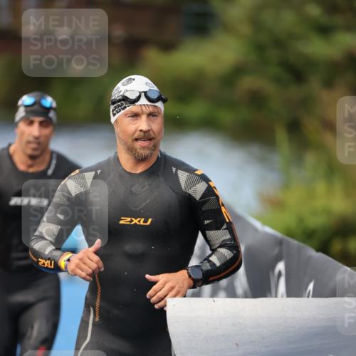 25.08.2024 - Elbe Triathlon Hamburg H.Heesch http://msf.ph/oto/6837645 25.08.2024 08:38:58 Schwimmen 66, 101, 111 meine-sportfotos.de