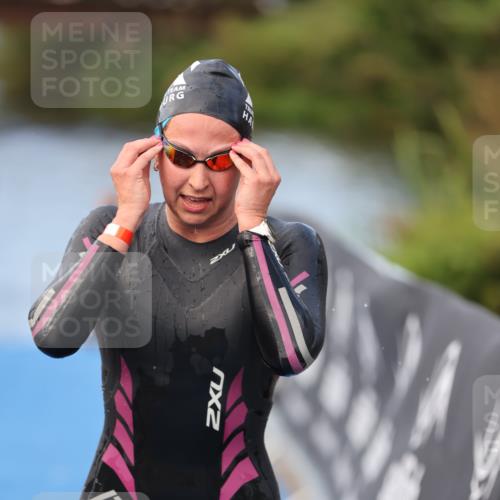 25.08.2024 - Elbe Triathlon Hamburg H.Heesch http://msf.ph/oto/6837819 25.08.2024 08:39:07 Schwimmen 66, 101, 111 meine-sportfotos.de