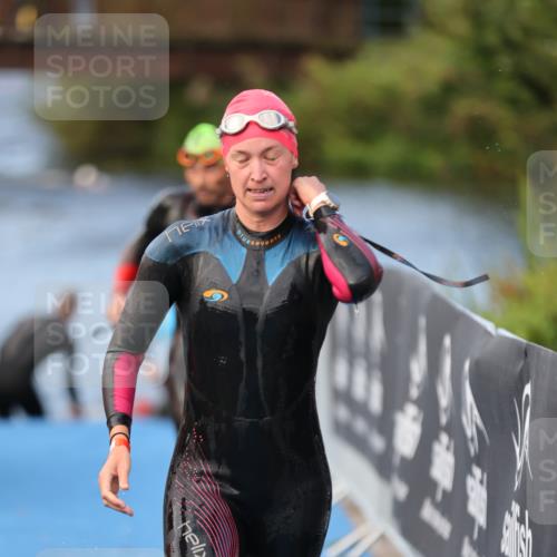 25.08.2024 - Elbe Triathlon Hamburg H.Heesch http://msf.ph/oto/6837865 25.08.2024 08:40:35 Schwimmen 62, 73, 107 meine-sportfotos.de