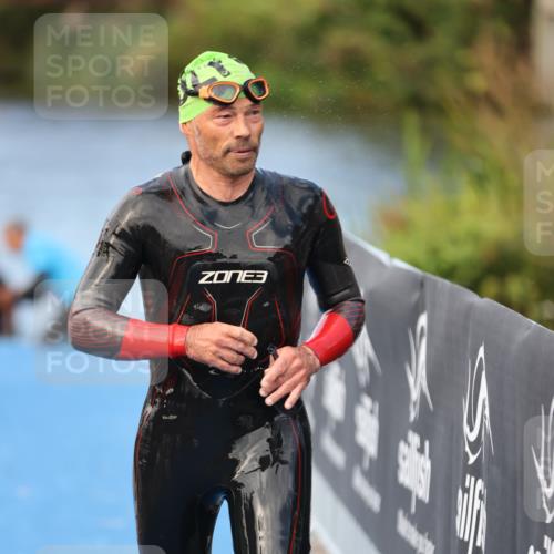 25.08.2024 - Elbe Triathlon Hamburg H.Heesch http://msf.ph/oto/6837923 25.08.2024 08:40:37 Schwimmen 62, 73, 107 meine-sportfotos.de