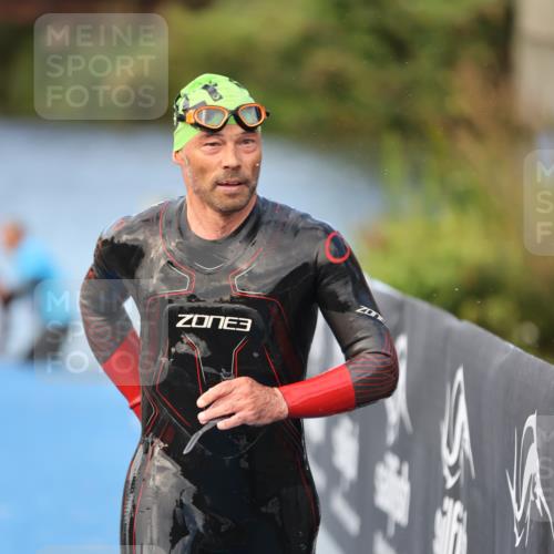 25.08.2024 - Elbe Triathlon Hamburg H.Heesch http://msf.ph/oto/6837947 25.08.2024 08:40:38 Schwimmen 62, 73, 107 meine-sportfotos.de