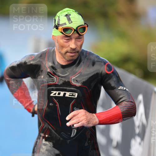25.08.2024 - Elbe Triathlon Hamburg H.Heesch http://msf.ph/oto/6837962 25.08.2024 08:40:38 Schwimmen 62, 73, 107 meine-sportfotos.de