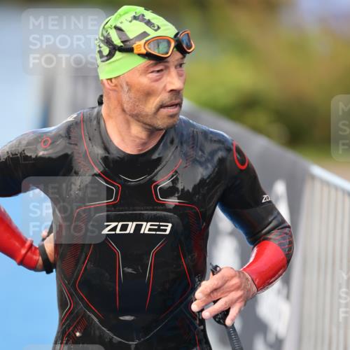 25.08.2024 - Elbe Triathlon Hamburg H.Heesch http://msf.ph/oto/6837986 25.08.2024 08:40:38 Schwimmen 62, 73, 107 meine-sportfotos.de