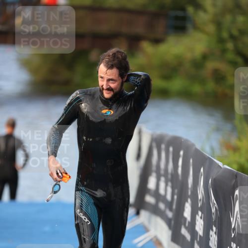 25.08.2024 - Elbe Triathlon Hamburg H.Heesch http://msf.ph/oto/6838358 25.08.2024 08:41:28 Schwimmen 109, 180 meine-sportfotos.de
