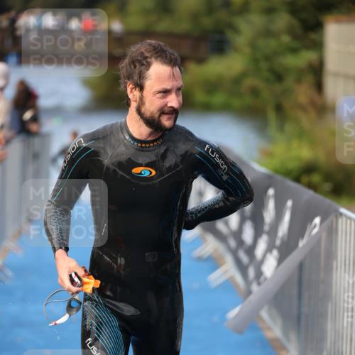 25.08.2024 - Elbe Triathlon Hamburg H.Heesch http://msf.ph/oto/6838425 25.08.2024 08:41:30 Schwimmen 109, 180 meine-sportfotos.de