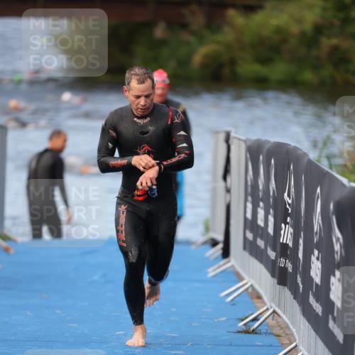 25.08.2024 - Elbe Triathlon Hamburg H.Heesch http://msf.ph/oto/6838995 25.08.2024 08:43:04 Schwimmen 187 meine-sportfotos.de