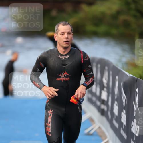 25.08.2024 - Elbe Triathlon Hamburg H.Heesch http://msf.ph/oto/6839075 25.08.2024 08:43:06 Schwimmen 187 meine-sportfotos.de