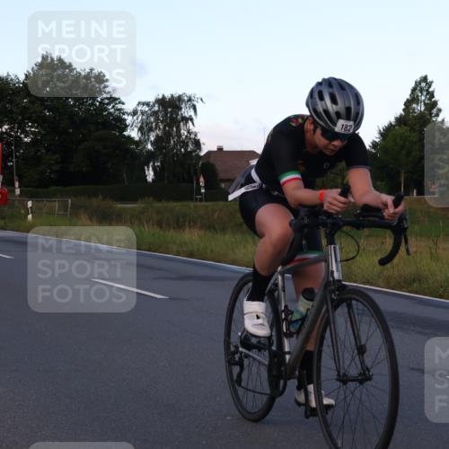 25.08.2024 - Elbe Triathlon Hamburg Fuchs,  Jonas http://msf.ph/oto/6839232 25.08.2024 08:54:28 Radfahren 92, 182, 81, 89 meine-sportfotos.de