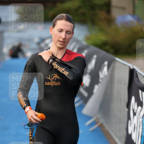 25.08.2024 - Elbe Triathlon Hamburg H.Heesch http://msf.ph/oto/6839360 25.08.2024 08:43:28 Schwimmen 117, 121, 142, 167, 190 meine-sportfotos.de