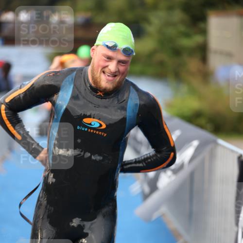 25.08.2024 - Elbe Triathlon Hamburg H.Heesch http://msf.ph/oto/6839639 25.08.2024 08:43:42 Schwimmen 110, 117, 121, 142, 153, 167, 176, 182, 190 meine-sportfotos.de