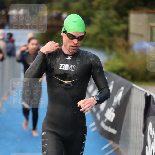 25.08.2024 - Elbe Triathlon Hamburg H.Heesch http://msf.ph/oto/6839875 25.08.2024 08:43:46 Schwimmen 110, 117, 121, 142, 153, 167, 176, 182, 190 meine-sportfotos.de