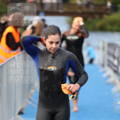 25.08.2024 - Elbe Triathlon Hamburg H.Heesch http://msf.ph/oto/6839956 25.08.2024 08:43:48 Schwimmen 110, 117, 142, 153, 167, 176, 182, 190 meine-sportfotos.de