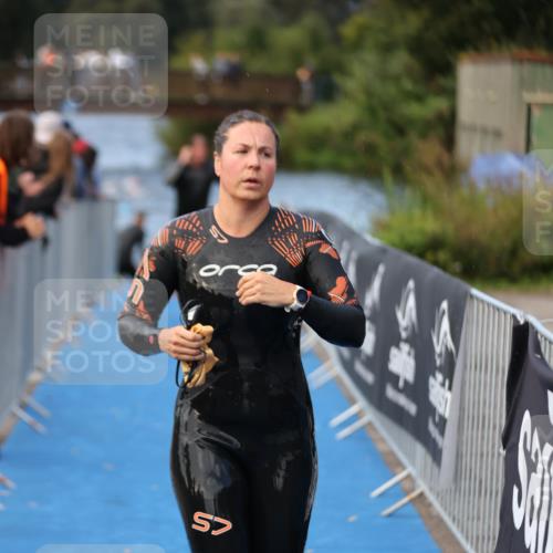 25.08.2024 - Elbe Triathlon Hamburg H.Heesch http://msf.ph/oto/6840082 25.08.2024 08:43:50 Schwimmen 110, 117, 142, 153, 176, 182, 190 meine-sportfotos.de