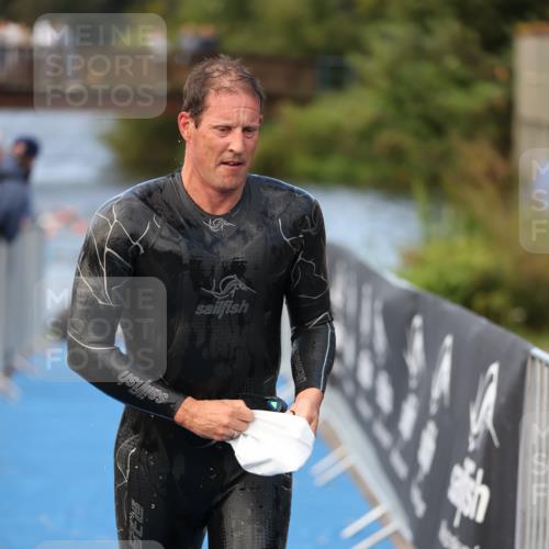 25.08.2024 - Elbe Triathlon Hamburg H.Heesch http://msf.ph/oto/6840287 25.08.2024 08:43:54 Schwimmen 110, 153, 172, 176, 182, 190 meine-sportfotos.de