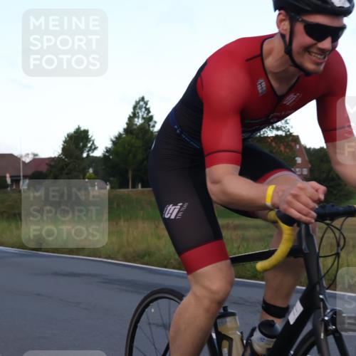 25.08.2024 - Elbe Triathlon Hamburg Fuchs,  Jonas http://msf.ph/oto/6840312 25.08.2024 08:56:13 Radfahren 77 meine-sportfotos.de