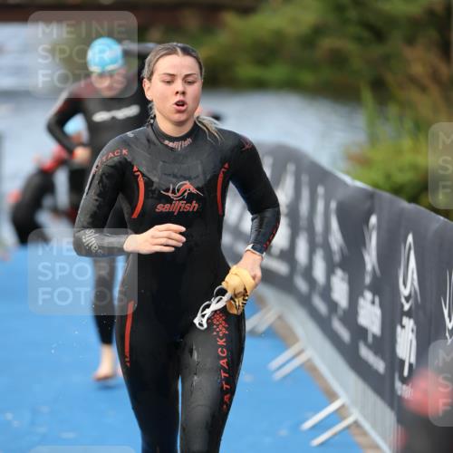 25.08.2024 - Elbe Triathlon Hamburg H.Heesch http://msf.ph/oto/6840853 25.08.2024 08:44:21 Schwimmen 80, 134, 139, 145, 152, 161, 172, 186 meine-sportfotos.de