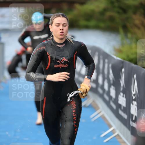 25.08.2024 - Elbe Triathlon Hamburg H.Heesch http://msf.ph/oto/6840858 25.08.2024 08:44:21 Schwimmen 80, 134, 139, 145, 152, 161, 172, 186 meine-sportfotos.de