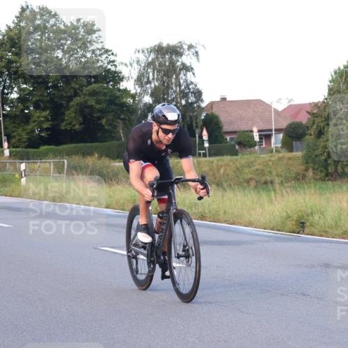 25.08.2024 - Elbe Triathlon Hamburg Fuchs,  Jonas http://msf.ph/oto/6841202 25.08.2024 08:57:23 Radfahren 74, 52, 61, 194, 138 meine-sportfotos.de