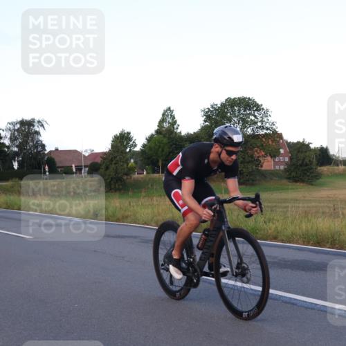 25.08.2024 - Elbe Triathlon Hamburg Fuchs,  Jonas http://msf.ph/oto/6841216 25.08.2024 08:57:23 Radfahren 74, 52, 61, 194, 138 meine-sportfotos.de
